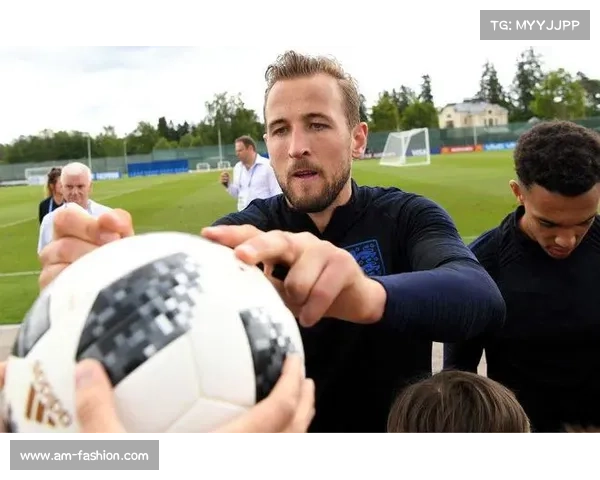 哈里凯恩首次入选英格兰国家队的时间与他职业生涯的重要转折点解析 哈里凯恩首次入选英格兰国家队的时间与他职业生涯的重要转折点解析