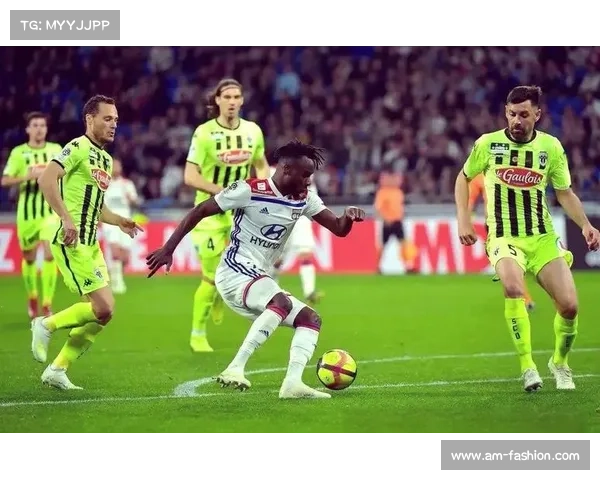 巴黎圣日耳曼新援加盟引发热议 球迷期待其带来更多精彩表现